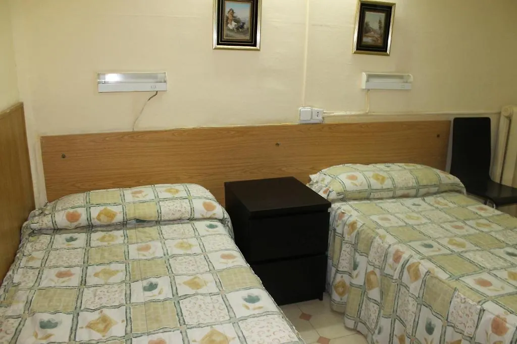 Hostal Ribagorza Barcelona 0*,